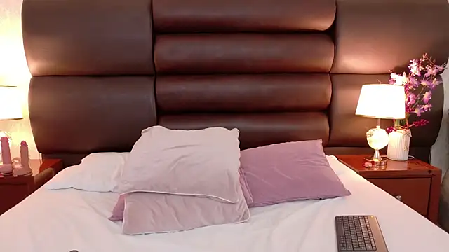 CintiaHolms online show from 8, 3, 2026