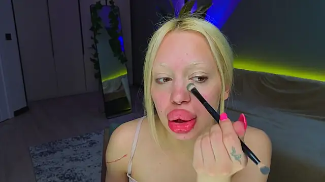 Luna Beverly online show from 26, 5, 2026