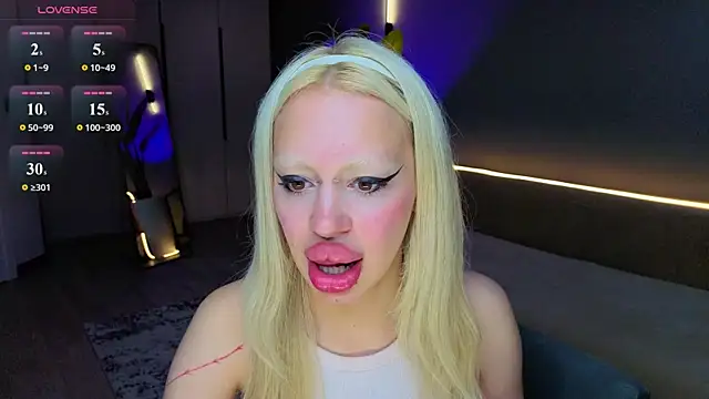 Snapshot of Luna_Beverly chatting on 12, 7, 2026 Luna Beverly online show from 12, 7, 2026