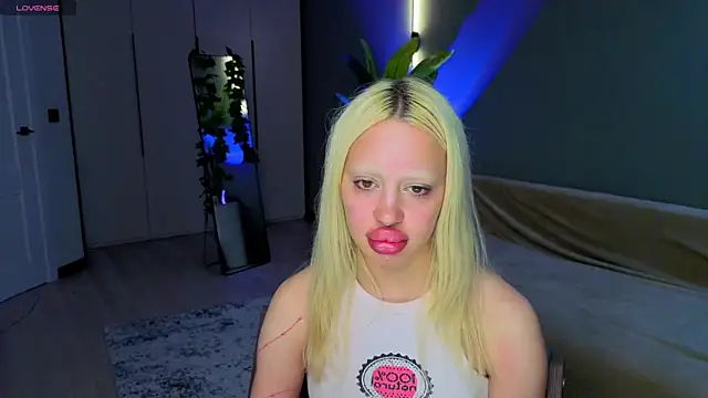 Snapshot of Luna_Beverly chatting on 14, 6, 2026 Luna Beverly online show from 14, 6, 2026