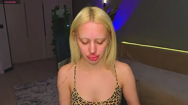 Luna Beverly online show from 24, 5, 2026