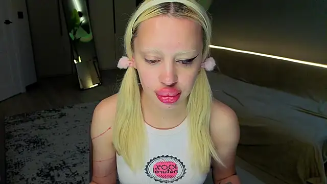 Snapshot of Luna_Beverly chatting on 5, 7, 2026 Luna Beverly online show from 5, 7, 2026