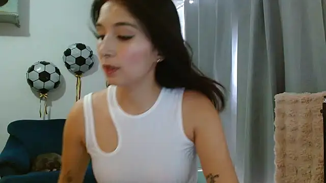 Snapshot of Almaglow_ chatting on 9, 7, 2026 Almaglow online show from 9, 7, 2026