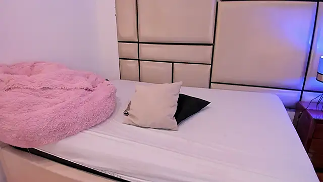 alejandra loppez online show from 23, 2, 2026