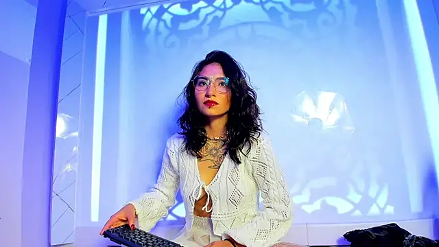 velvet mystic online show from 7, 5, 2026