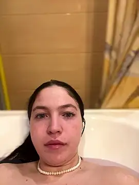 AlexaYvonne online show from 8, 1, 2026