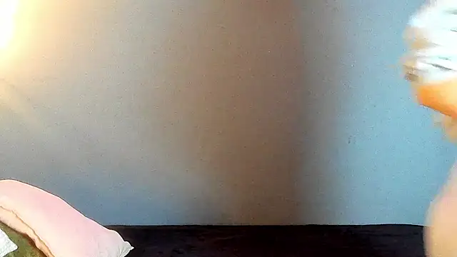 Kira Exe  online show from 13, 4, 2026