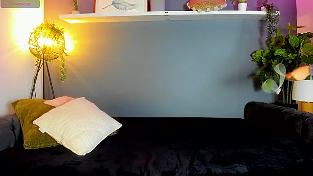 Kira Exe  online show from 17, 4, 2026