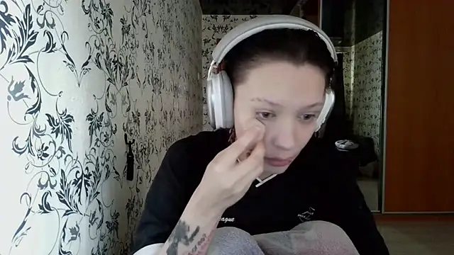 LxayBloom online show from 11, 4, 2026