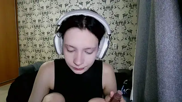 Snapshot of LxayBloom chatting on 4, 3, 2026 LxayBloom online show from 4, 3, 2026