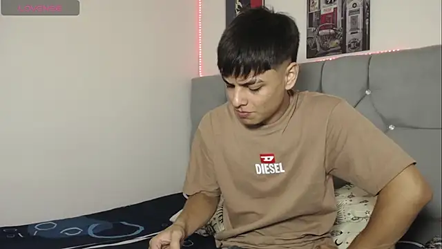 Loganjhonson19 online show from 11, 1, 2026