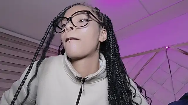 mia gatesvg online show from 11, 3, 2026