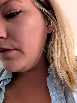 Pxetiteblonde1 online show from 15, 7, 2026