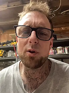 WIDBIGWHITECOCK online show from 8, 3, 2026