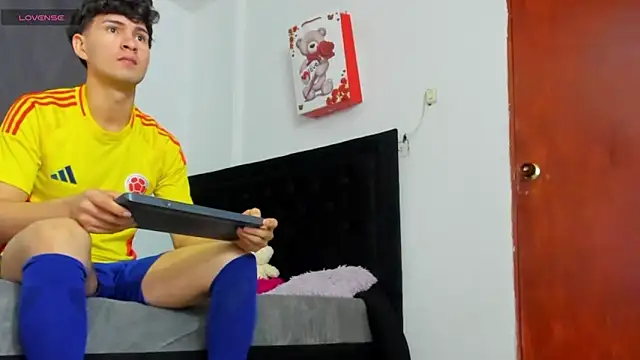 camilo model online show from 2, 4, 2026