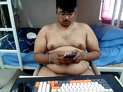 Snapshot of maxi23932 chatting on 5, 7, 2026 maxi23932 online show from 5, 7, 2026