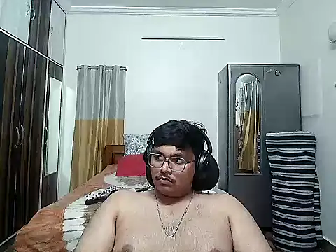 Snapshot of maxi23932 chatting on 17, 5, 2026 maxi23932 online show from 17, 5, 2026