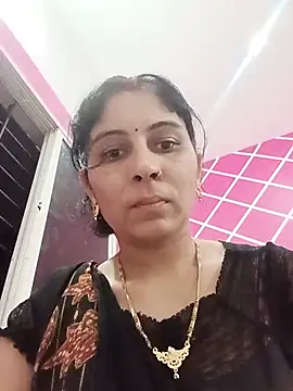 Snapshot of Hot_ree85 chatting on 2, 6, 2026 Hot ree85 online show from 2, 6, 2026