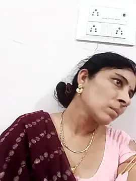 Snapshot of Hot_ree85 chatting on 25, 4, 2026 Hot ree85 online show from 25, 4, 2026