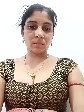 Snapshot of Hot_ree85 chatting on 6, 5, 2026 Hot ree85 online show from 6, 5, 2026