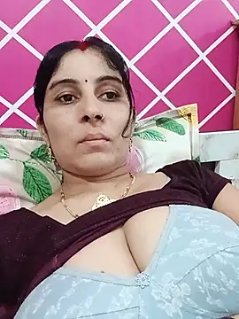 Snapshot of Hot_ree85 chatting on 8, 7, 2026 Hot ree85 online show from 8, 7, 2026