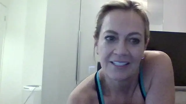 Milfshake227 online show from 20, 3, 2026