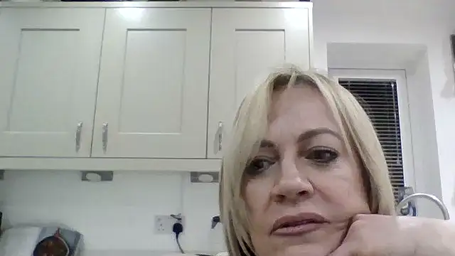 Milfshake227 online show from 19, 3, 2026