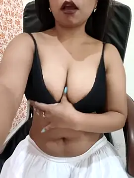 Hot Twinkle online show from 10, 4, 2026