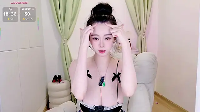 Snapshot of Owo-nO chatting on 16, 6, 2026 Owo-nO online show from 16, 6, 2026
