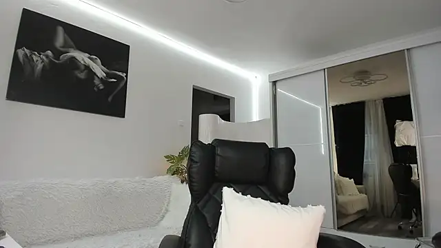 Ivy Bellee online show from 2, 4, 2026