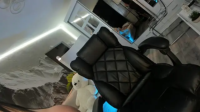 Ivy Bellee online show from 10, 2, 2026