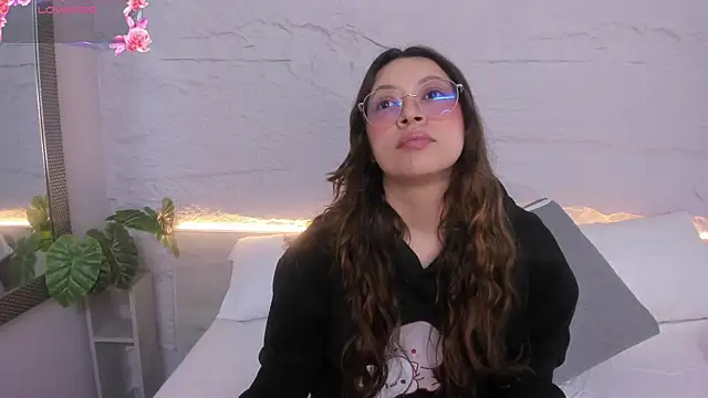 Snapshot of lanna_18_ chatting on 7, 4, 2026 lanna 18 online show from 7, 4, 2026