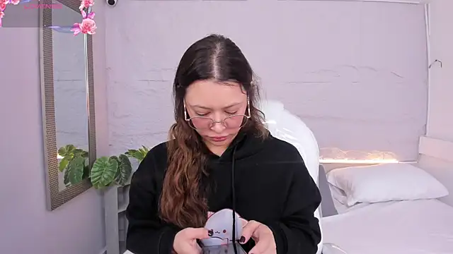 lanna 18  online show from 24, 4, 2026