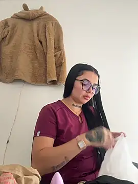 Mia  Bloom online show from 9, 1, 2026