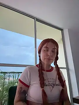 alesziarose  online show from 5, 2, 2026