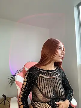 alesziarose  online show from 12, 5, 2026