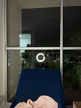 alesziarose  online show from 6, 3, 2026