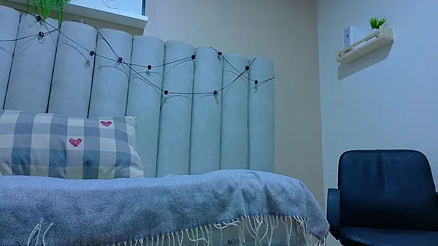 AmberStonne   online show from 13, 3, 2026