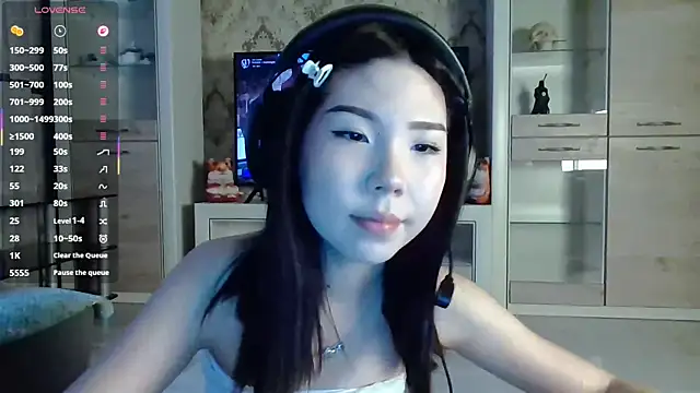 AprilOnilll online show from 25, 2, 2026