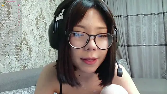 AprilOnilll online show from 1, 4, 2026