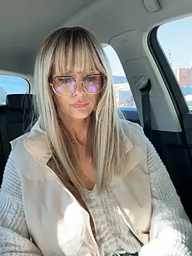 NaughtyNinky online show from 4, 4, 2026