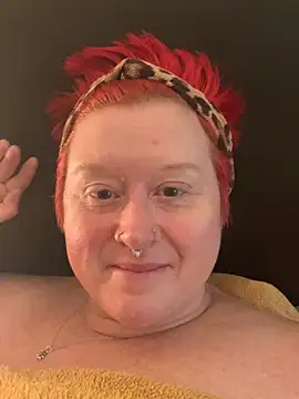 BustyRedxx online show from 25, 3, 2026