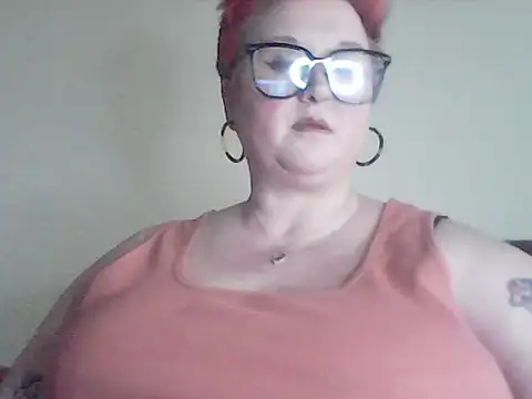 Snapshot of BustyRedxx chatting on 24, 4, 2026 BustyRedxx online show from 24, 4, 2026