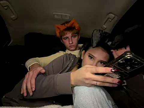 foxandbunny1 online show from 7, 1, 2026