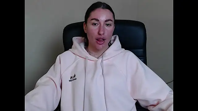 cammila horn online show from 30, 4, 2026