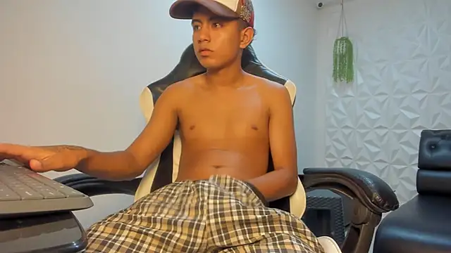 Alluringangel23 online show from 13, 1, 2026