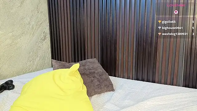 tanisha  lux online show from 11, 4, 2026