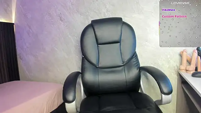 tanisha  lux online show from 13, 1, 2026