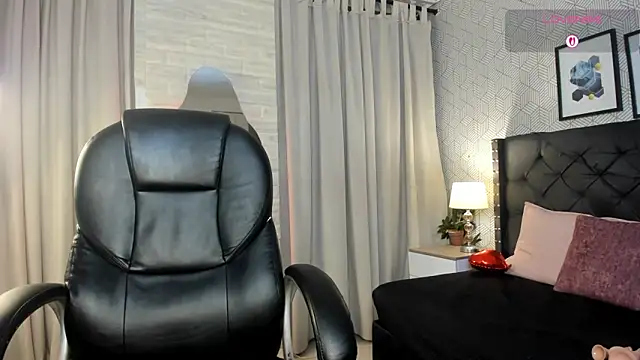 tanisha  lux online show from 27, 3, 2026