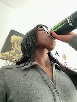 xouniq online show from 10, 4, 2026